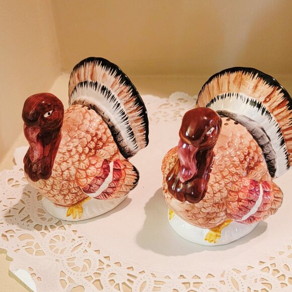 Vintage Ceramic Turkey Salt And Pepper Shakers, Thanksgiving Holiday Tablescape - Picture 3 of 9